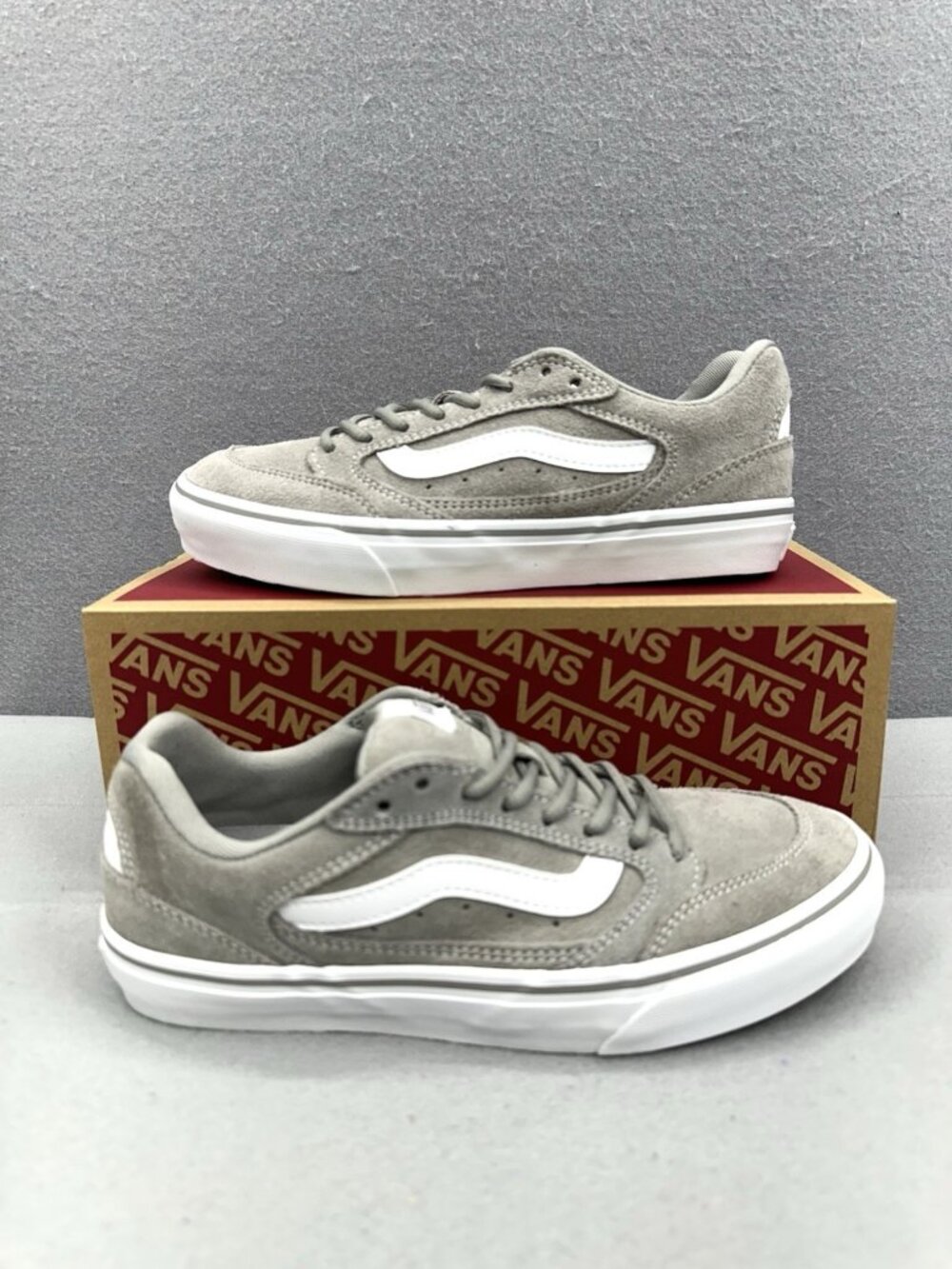 Vans Fairview Deluxe Women 8.5 Suede Gray White Low Top Skate Sneakers NIB
